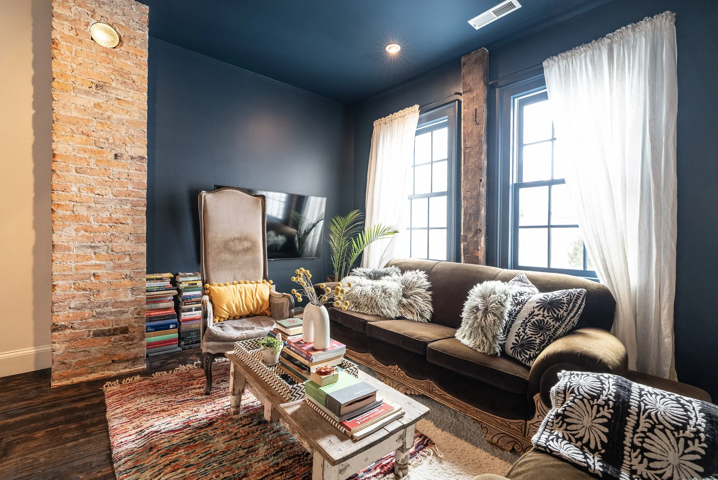 Relaxed lounge with deep seating, books, and curated objects for lingering